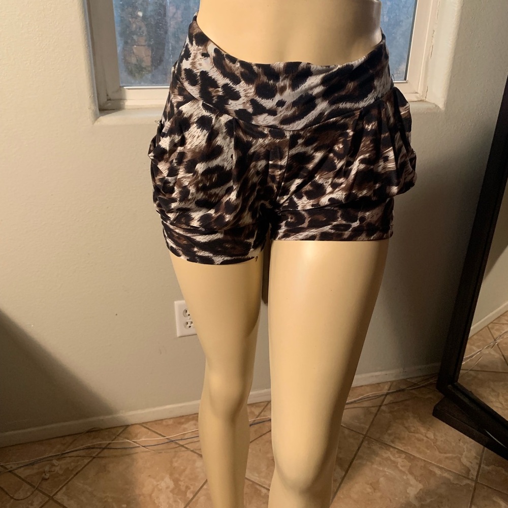 Shorts - stretchy material - NEW